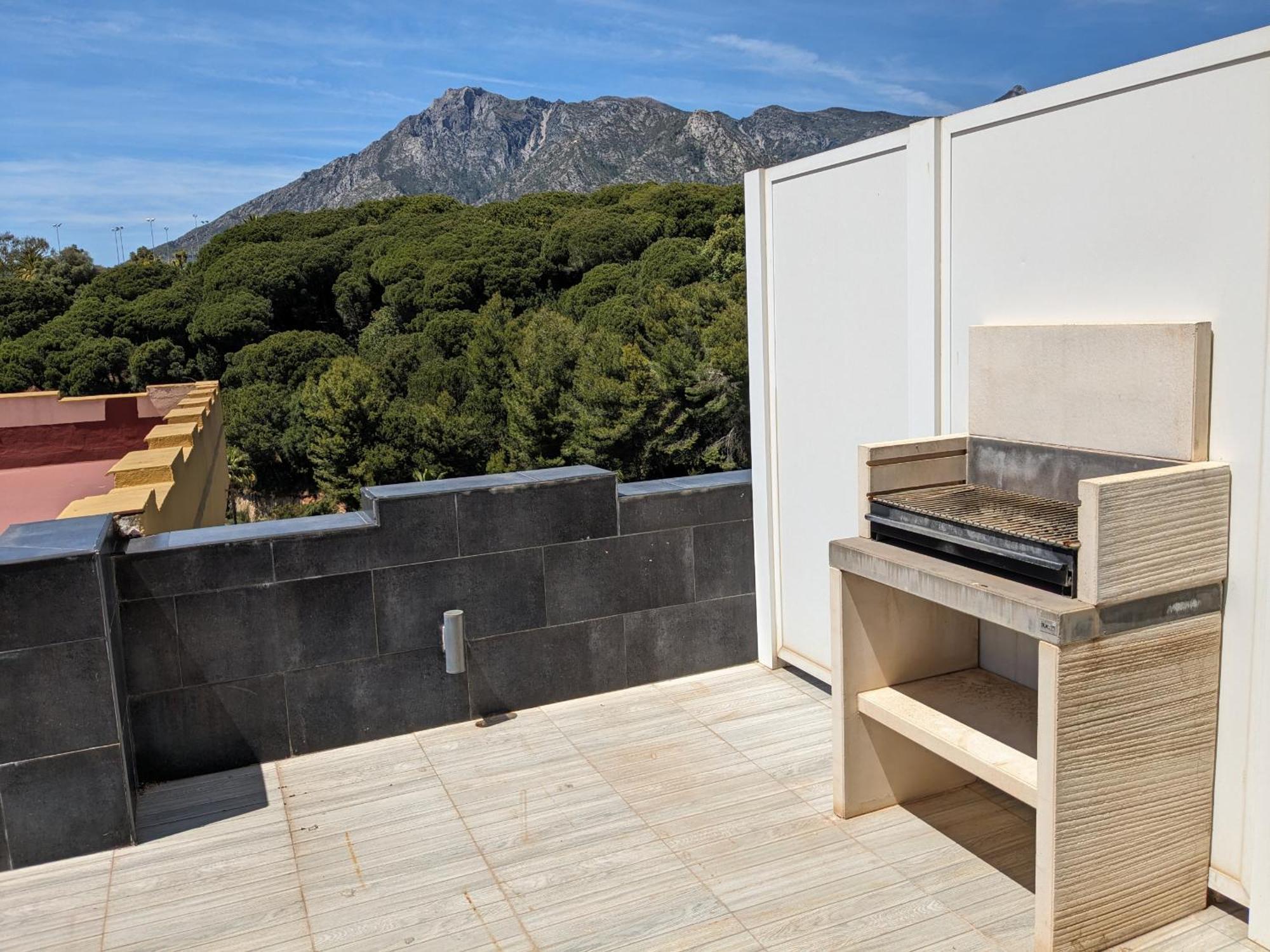 Con Vistas Y Terraza En Appartamento