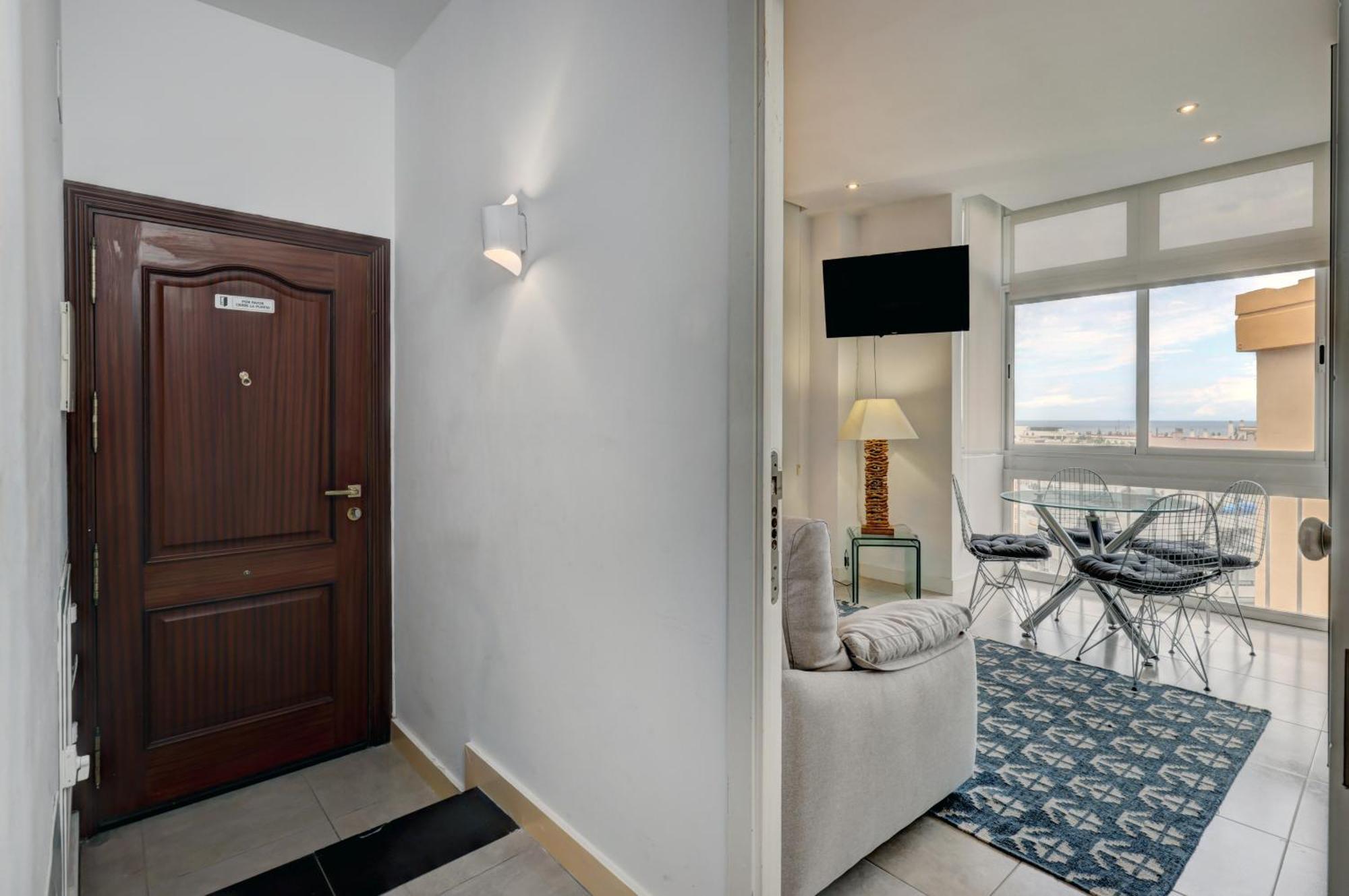 Con Vistas Y Terraza En Appartamento Marbella